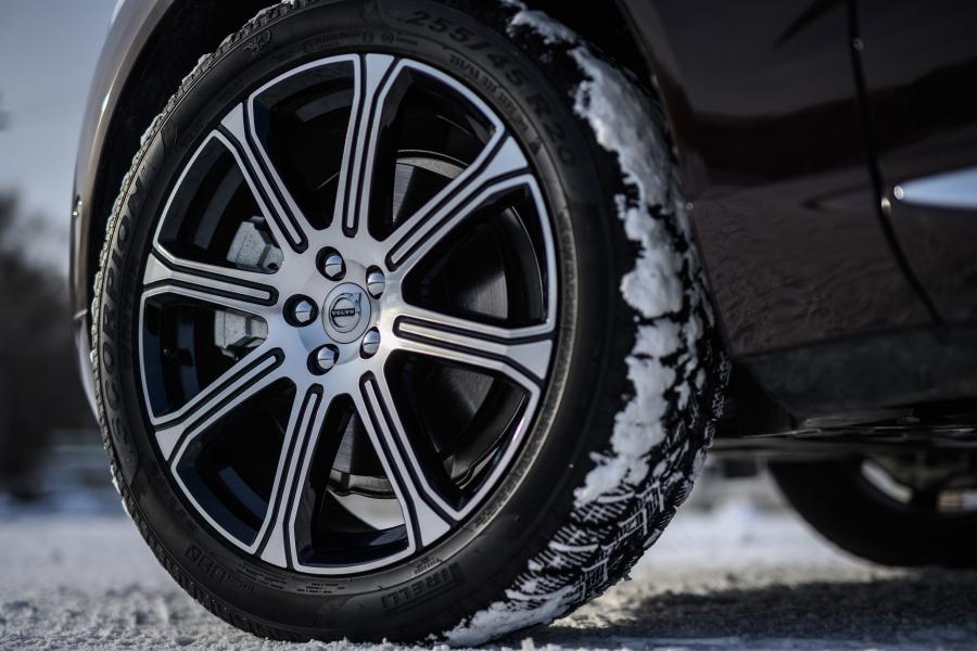 Колеса Volvo XC60 T8 Inscription 2017 года  (JP) (фото 8 из 17)